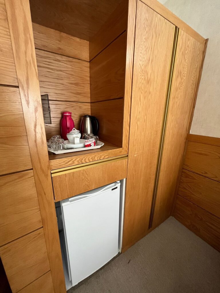 Bagher-ol-Oloom-Hotel-Room-Amenities